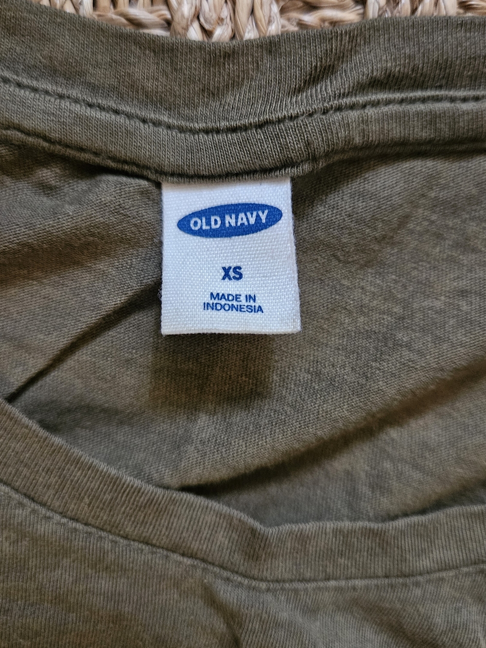Old Navy Olive Green Short Sleeve Scoop Neck Tee - Picture 2 of 2